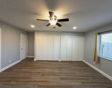 8917 Vernon Drive - Photo Thumbnail 12