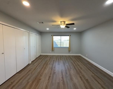 8917 Vernon Drive - Photo Thumbnail 11