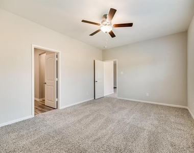 2120 Dakota Drive - Photo Thumbnail 10