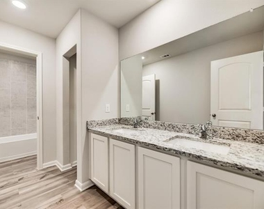 2120 Dakota Drive - Photo Thumbnail 7