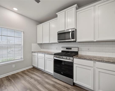 2120 Dakota Drive - Photo Thumbnail 2