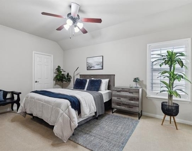 7647 Daylily Way - Photo Thumbnail 9