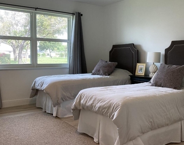 1155 S Drive Circle - Photo Thumbnail 17