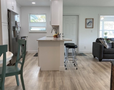 1155 S Drive Circle - Photo Thumbnail 5