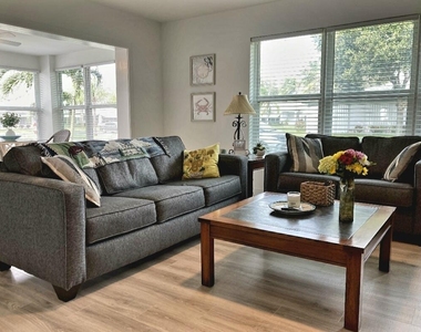 1155 S Drive Circle - Photo Thumbnail 12