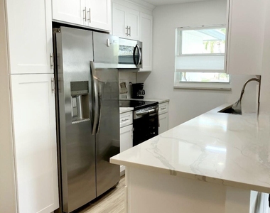 1155 S Drive Circle - Photo Thumbnail 8
