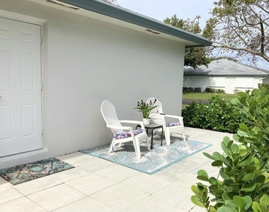 1155 S Drive Circle - Photo Thumbnail 4