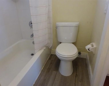 6050 Nw 64th Avenue - Photo Thumbnail 6