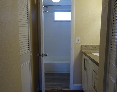 6050 Nw 64th Avenue - Photo Thumbnail 9