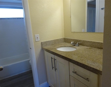 6050 Nw 64th Avenue - Photo Thumbnail 7