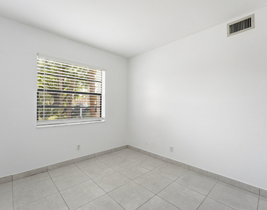 2671 Riverside Drive - Photo Thumbnail 16