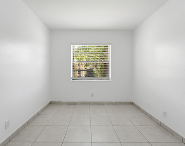 2671 Riverside Drive - Photo Thumbnail 20