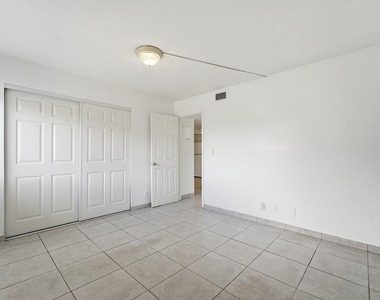 2671 Riverside Drive - Photo Thumbnail 12