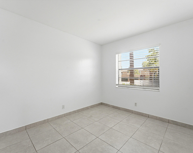 2671 Riverside Drive - Photo Thumbnail 14