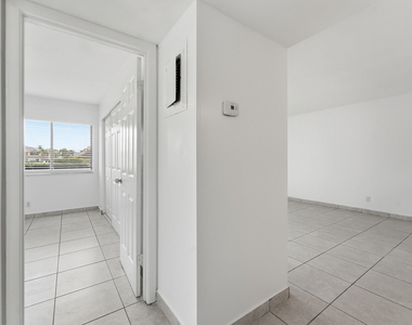 2671 Riverside Drive - Photo Thumbnail 21