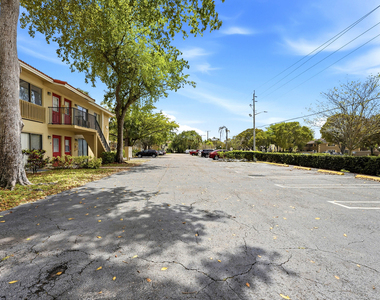 2671 Riverside Drive - Photo Thumbnail 24