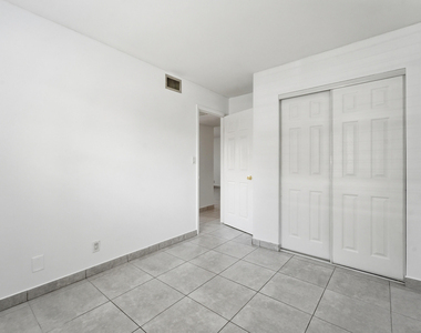 2671 Riverside Drive - Photo Thumbnail 15