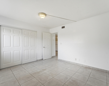 2671 Riverside Drive - Photo Thumbnail 17