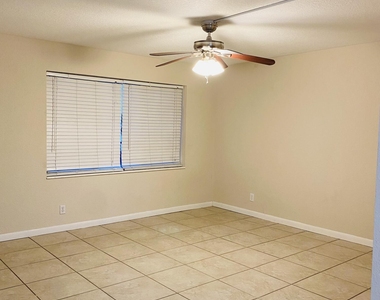 124 Yacht Club Drive - Photo Thumbnail 4