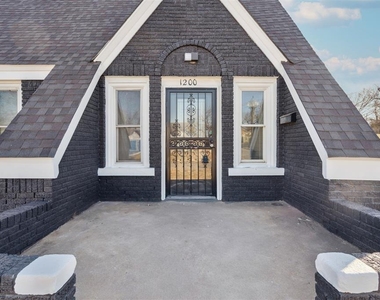 1200 Ne 17th Street - Photo Thumbnail 2