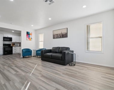 1200 Ne 17th Street - Photo Thumbnail 7