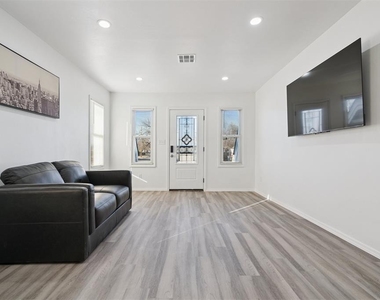 1200 Ne 17th Street - Photo Thumbnail 4