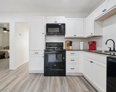 1200 Ne 17th Street - Photo Thumbnail 13