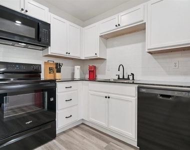 1200 Ne 17th Street - Photo Thumbnail 12