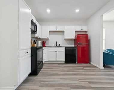 1200 Ne 17th Street - Photo Thumbnail 11