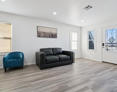 1200 Ne 17th Street - Photo Thumbnail 8