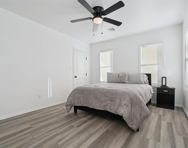1200 Ne 17th Street - Photo Thumbnail 16