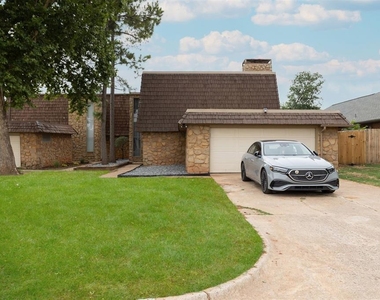 12508 Green Valley Drive - Photo Thumbnail 2