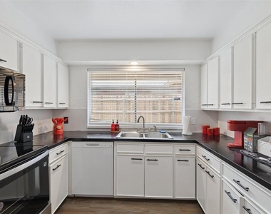 12508 Green Valley Drive - Photo Thumbnail 10