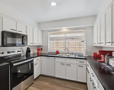 12508 Green Valley Drive - Photo Thumbnail 9
