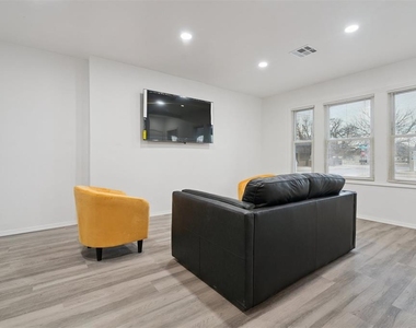 1200 Ne 17th Street - Photo Thumbnail 7