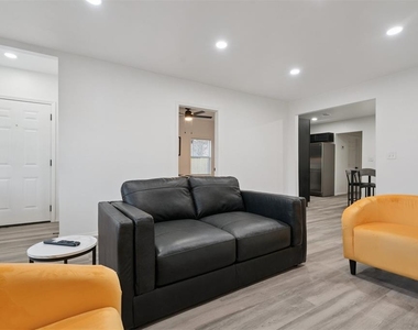 1200 Ne 17th Street - Photo Thumbnail 4