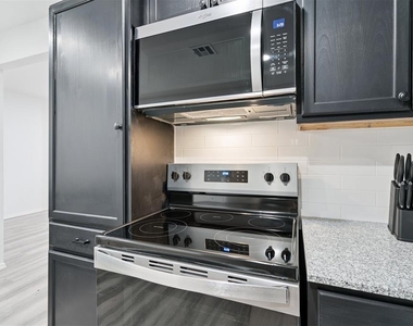 1200 Ne 17th Street - Photo Thumbnail 14