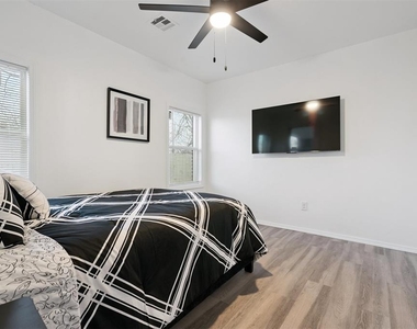 1200 Ne 17th Street - Photo Thumbnail 18