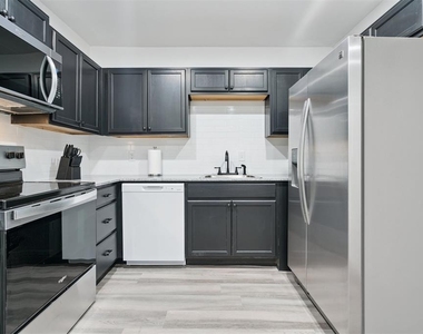 1200 Ne 17th Street - Photo Thumbnail 11