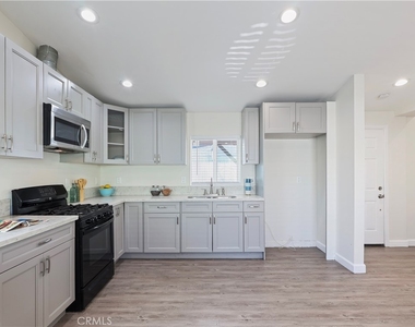 15803 Chatsworth Street - Photo Thumbnail 13
