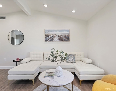 15803 Chatsworth Street - Photo Thumbnail 10