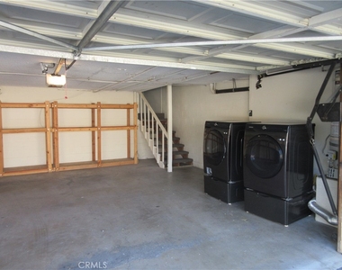 8865 Independence Avenue - Photo Thumbnail 22