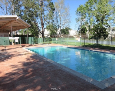 8865 Independence Avenue - Photo Thumbnail 23