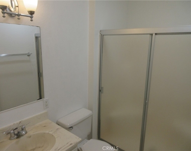 8865 Independence Avenue - Photo Thumbnail 18
