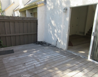 8865 Independence Avenue - Photo Thumbnail 20