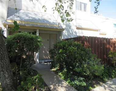 8865 Independence Avenue - Photo Thumbnail 27