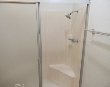 8865 Independence Avenue - Photo Thumbnail 16
