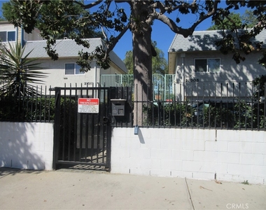 8865 Independence Avenue - Photo Thumbnail 28