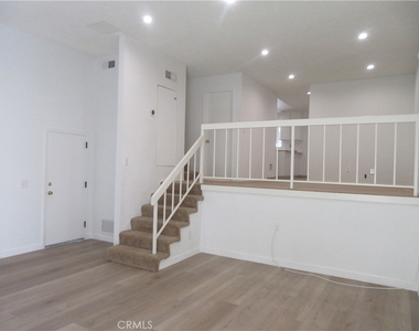 8865 Independence Avenue - Photo Thumbnail 4