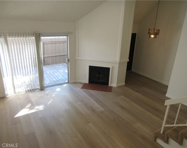 8865 Independence Avenue - Photo Thumbnail 8